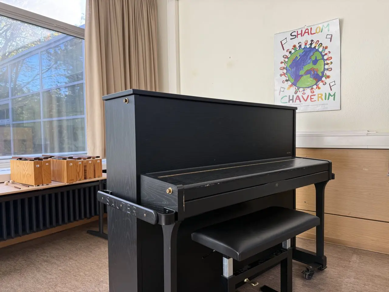 Musikraum mit Klavier