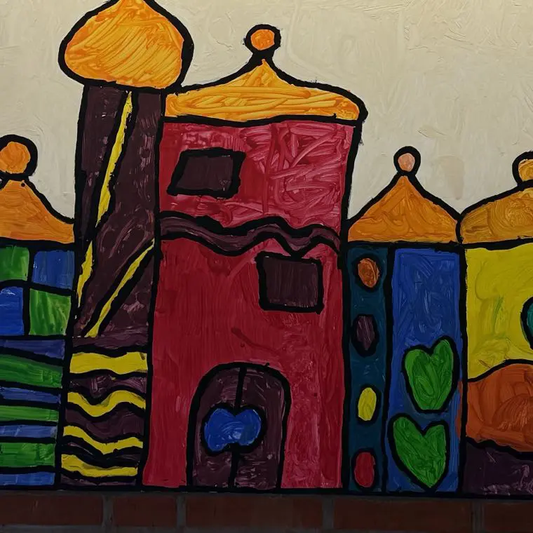 Ausschnitt aus einem Wandbild der Kinder: bunte Häuser und Türme