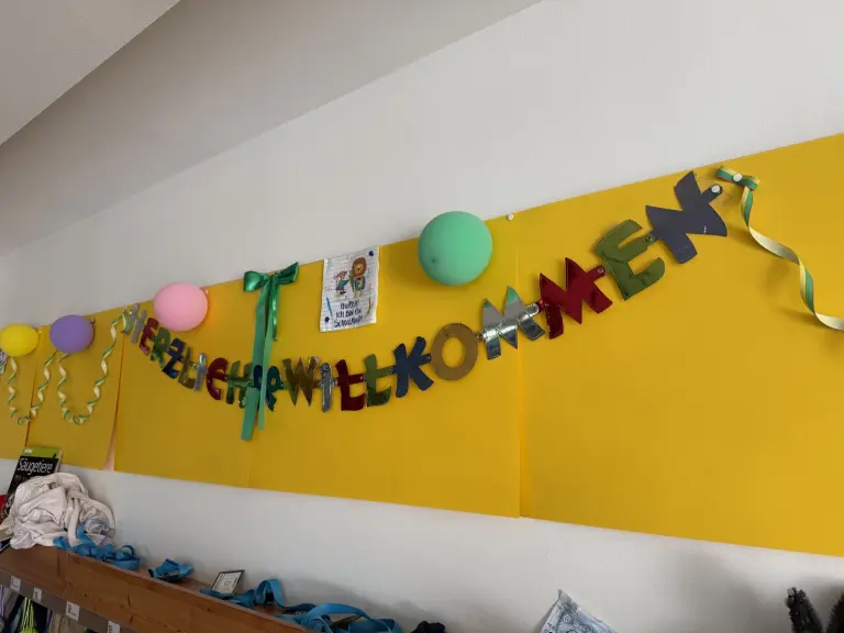 Girlande „Herzlich willkommen“ im Klassenzimmer